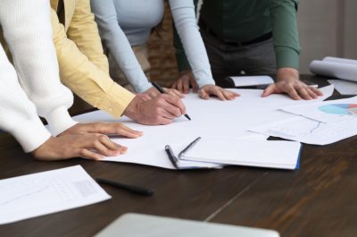 corporate-workers-brainstorming-together